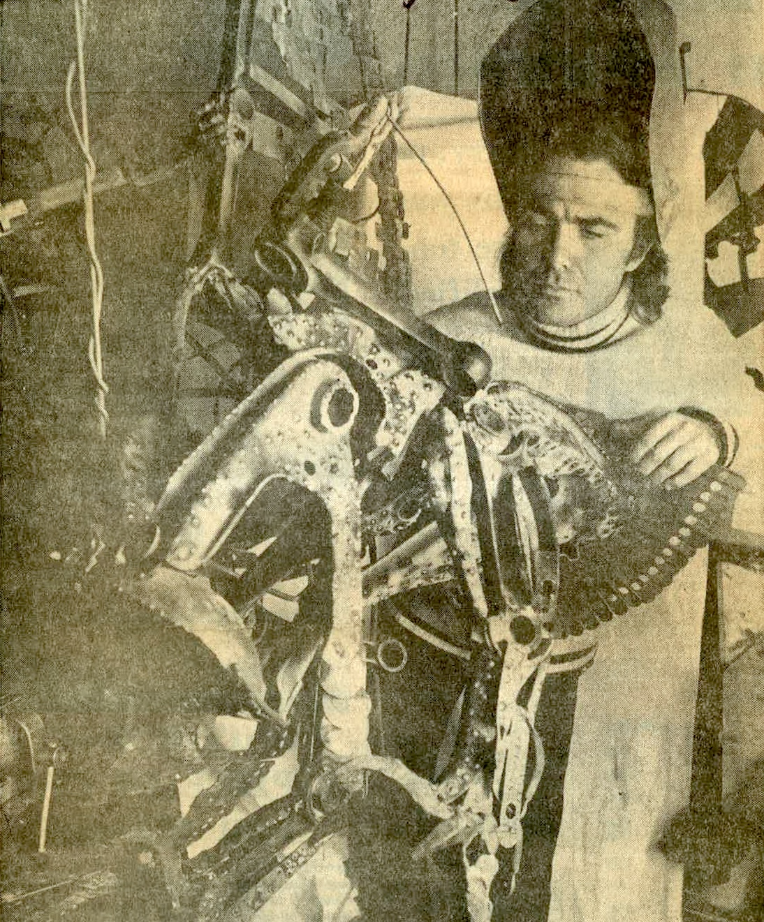 Kurt at work on the owl in his Johannesburg workshop, putting the finishing touches before the unveiling. The Star, Wednesday 19 July 1972. A rare image of Kurt mid-process.