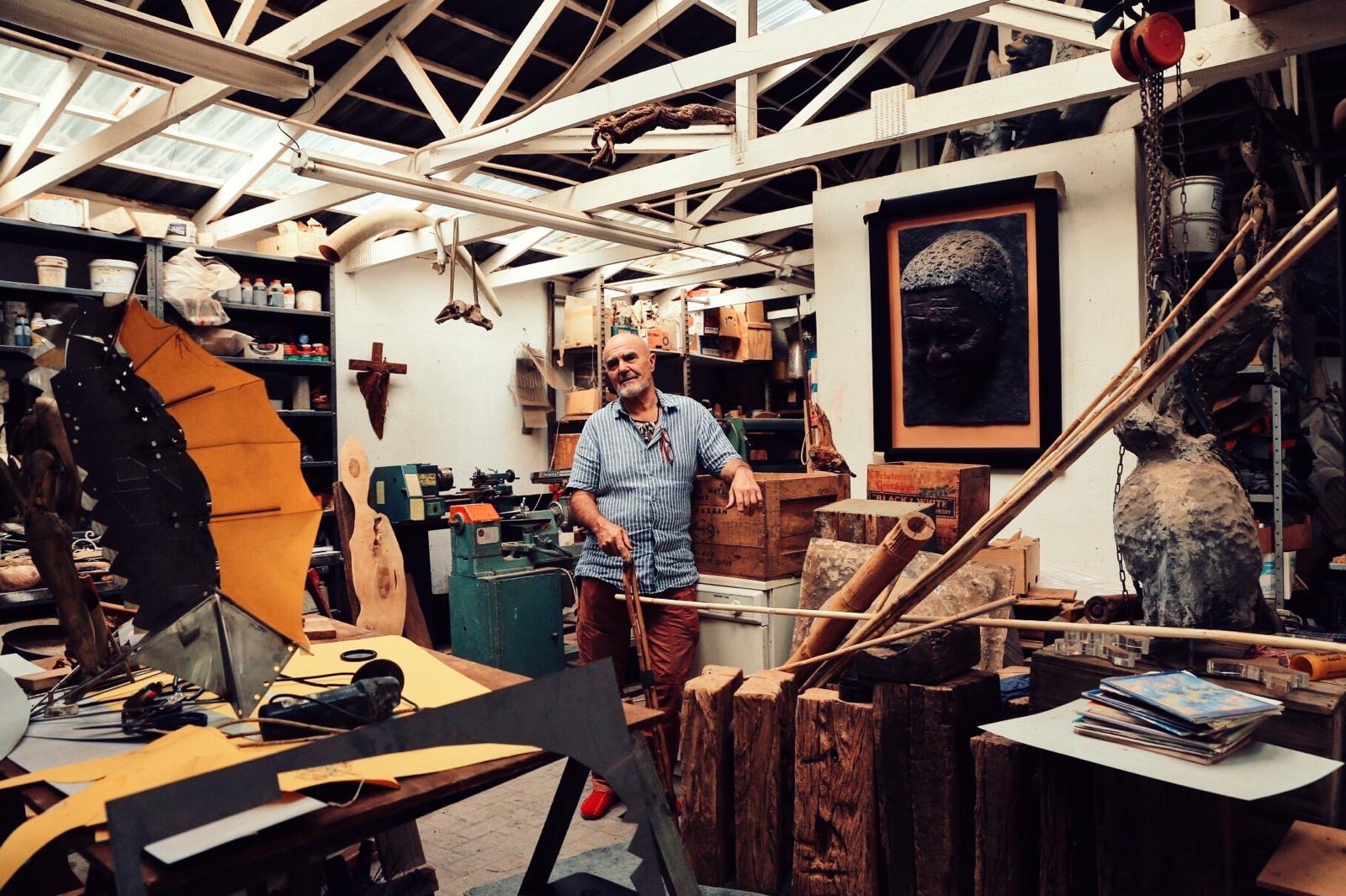 Kurt Lossgott im Atelier, im späteren Leben.