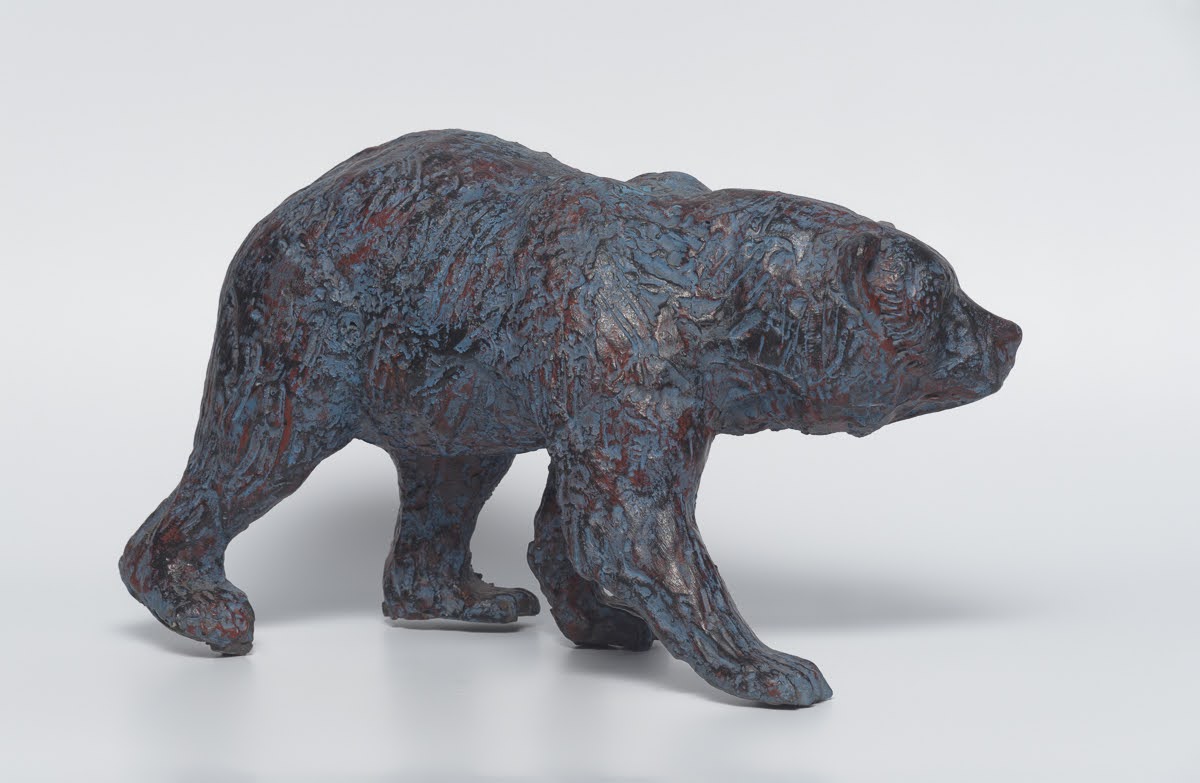 Bear — Schreitender Bär, der Kopf vorgestreckt