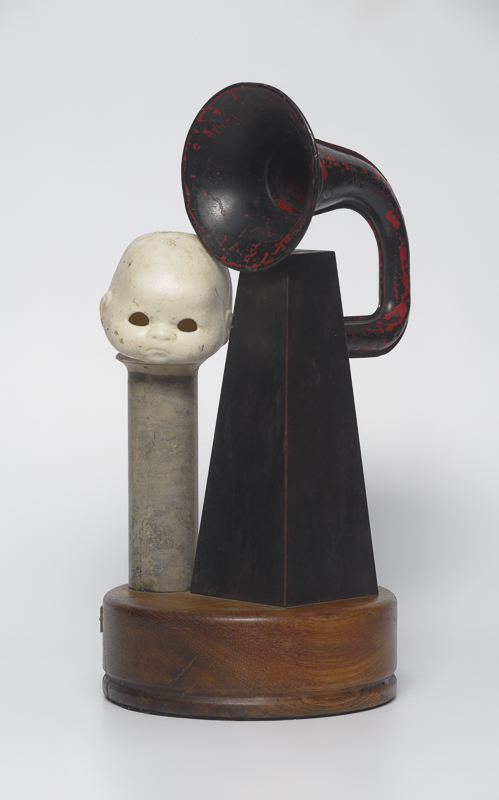 Silent Prayer — Assemblage-Figur, in Andacht gefaltet